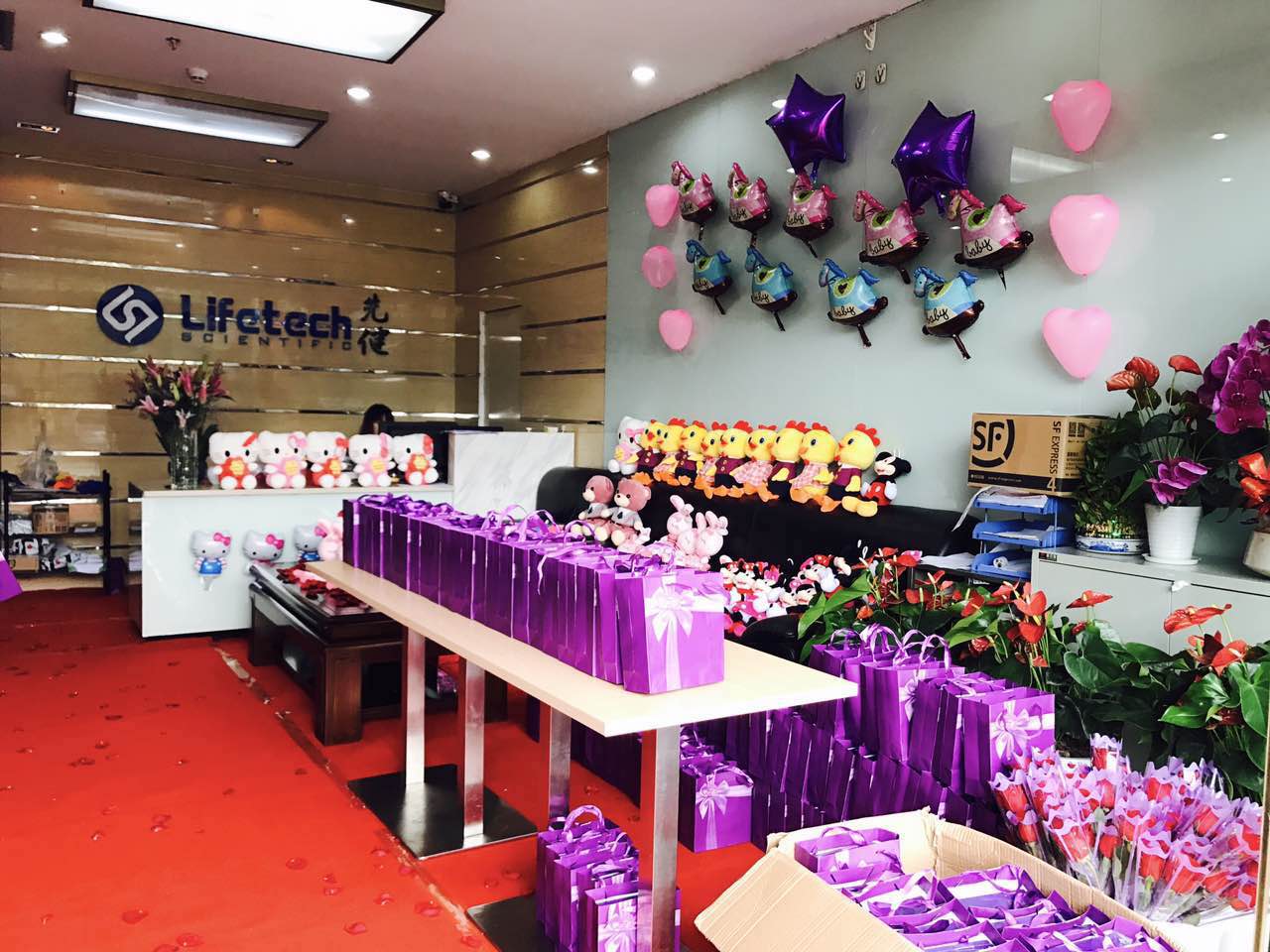 公司对女员工的关爱汇成浓厚的家的味道，体现在每一个细之中。.jpg