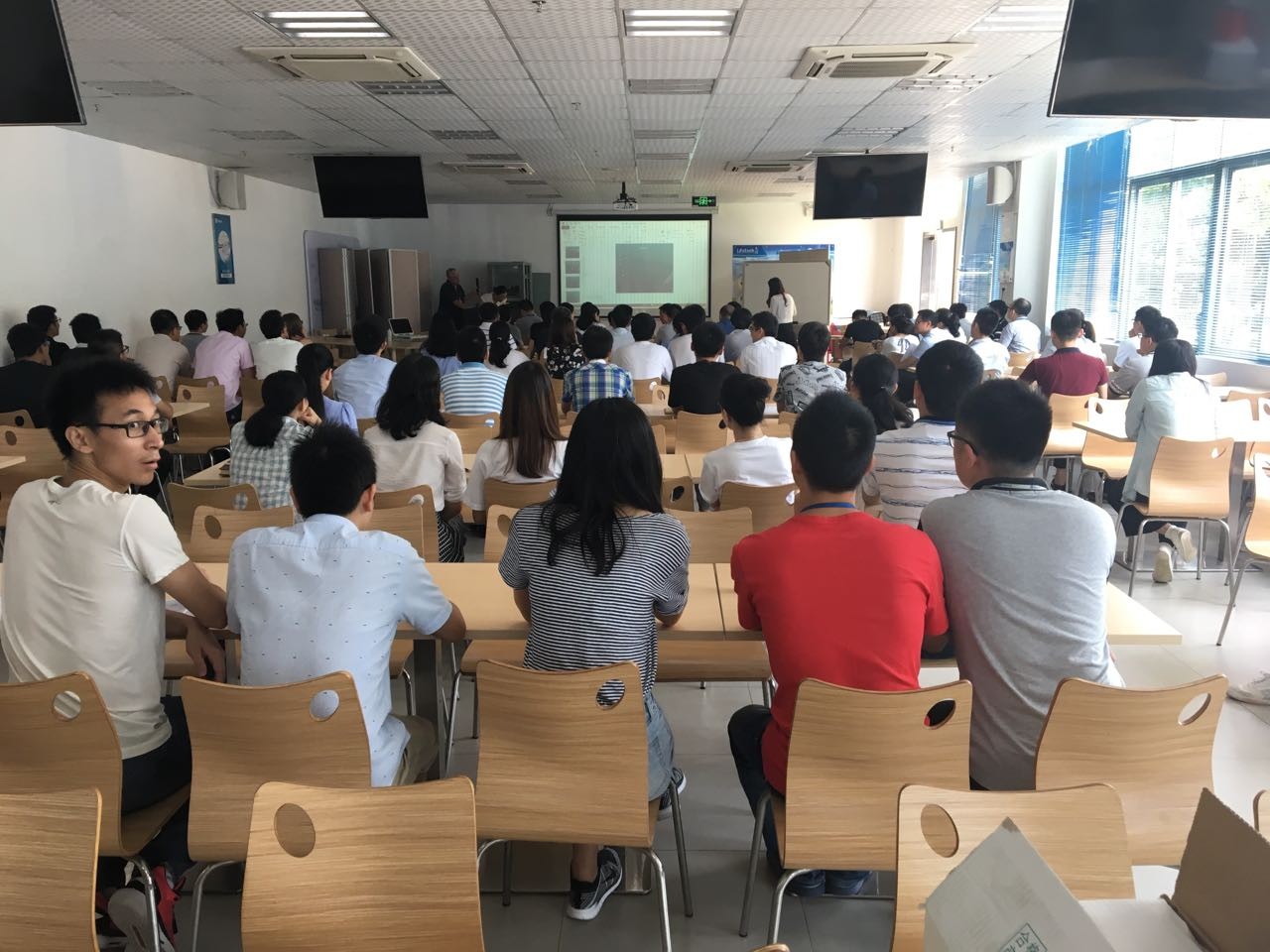 李工2.jpg 李工2.jpg